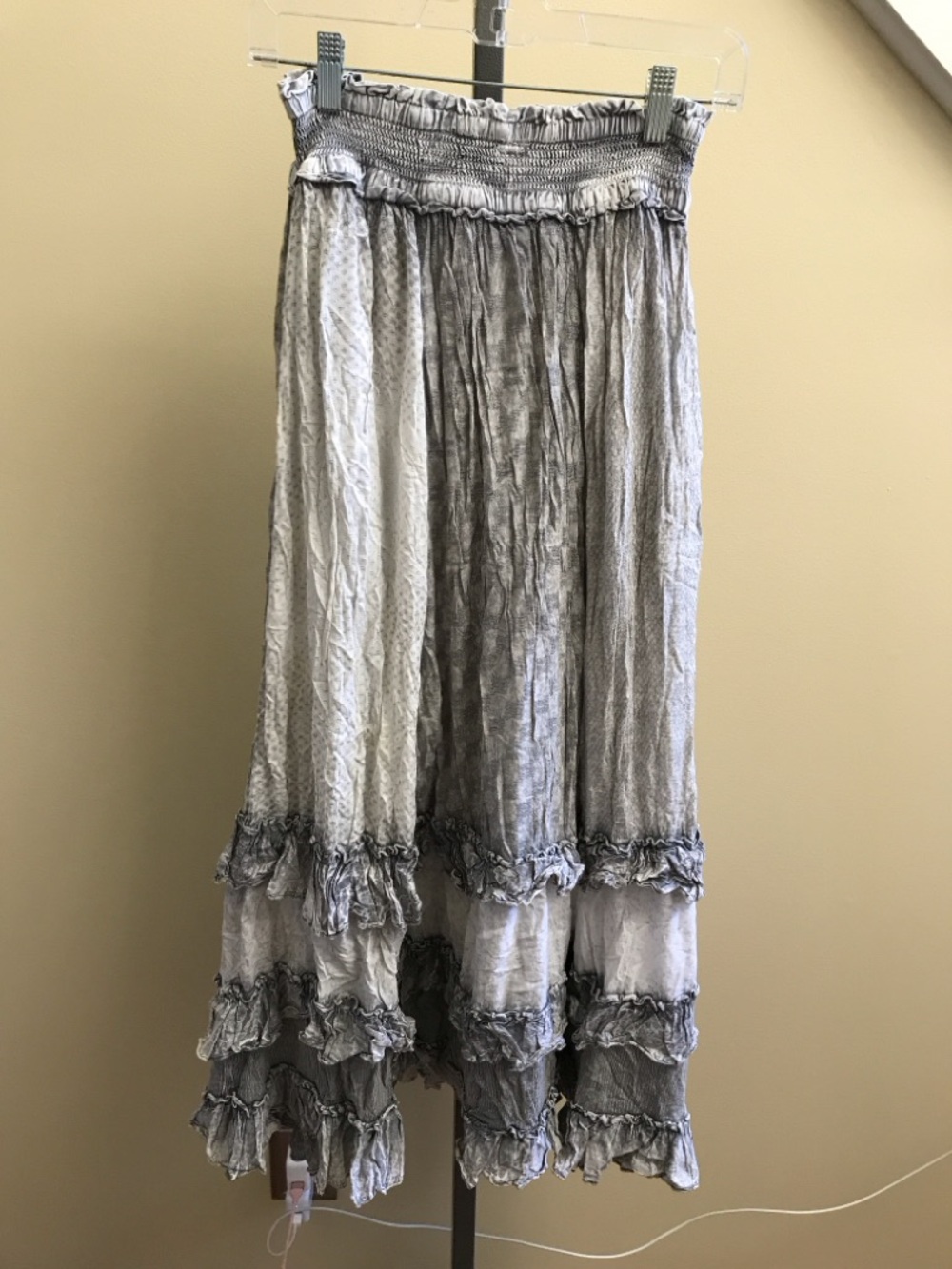 YOUNG THREADS NWT SKIRT Grey Blackish Ruched Waist Fits small - medium - Picture 2 of 2